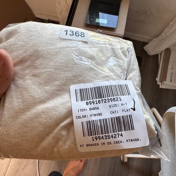 J.Crew Broken-In T-Shirt Mens M Tall Cream Short Sleeve Crew Neck Cotton BW056 - Picture 5 of 5